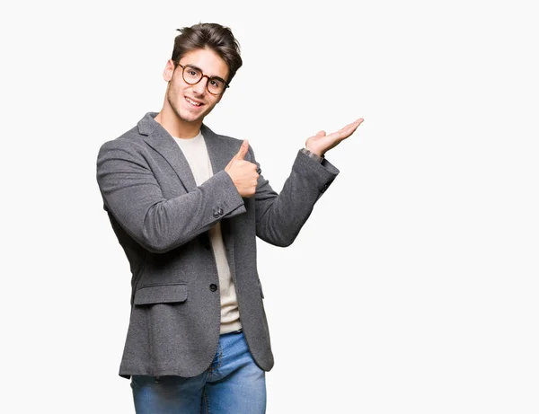 Joven Hombre Negocios Con Gafas Sobre Fondo Aislado Mostrando Palma —  Fotos de Stock