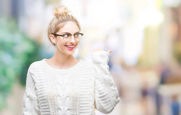 Jonge Mooie Blonde Vrouw Bril Geïsoleerde Achtergrond Glimlachend Met Blij — Stockfoto