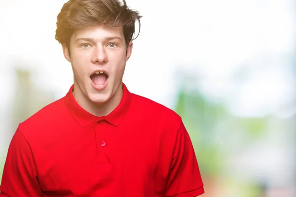 Όμορφος Νεαρός Φορώντας Κόκκινο Shirt Πάνω Από Απομονωμένο Φόντο Φοβάται — Φωτογραφία Αρχείου