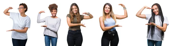 孤立背景上的年轻女性群体拼贴用手展示大尺寸标志 测量符号 看着镜头微笑 测量概念 — 图库照片