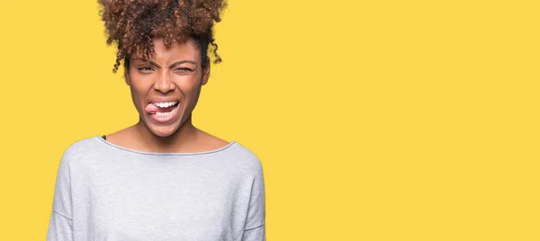 Mooie Jonge Afro Amerikaanse Vrouw Geïsoleerde Achtergrond Steken Tong Uit — Stockfoto