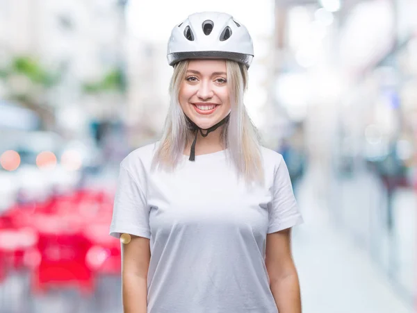 Unga Blonda Kvinnan Bär Cyklist Säkerhet Hjälm Över Isolerade Bakgrund — Stockfoto