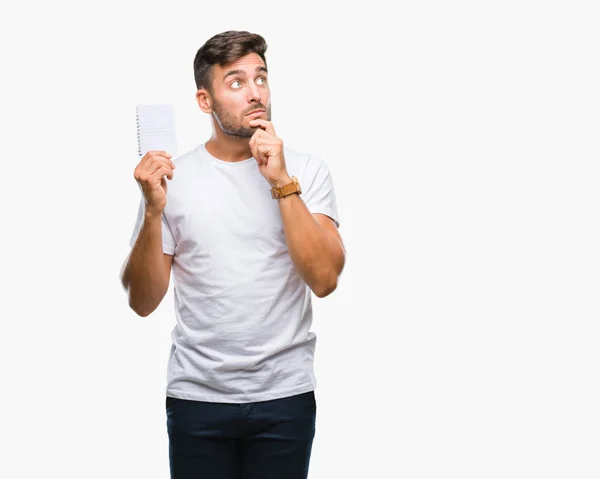 Junger Gutaussehender Mann Mit Notizbuch Über Isoliertem Hintergrund Ernstes Gesicht — Stockfoto