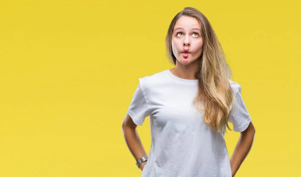 Unga Vackra Blonda Kvinnan Bär Casual Vit Shirt Över Isolerade — Stockfoto