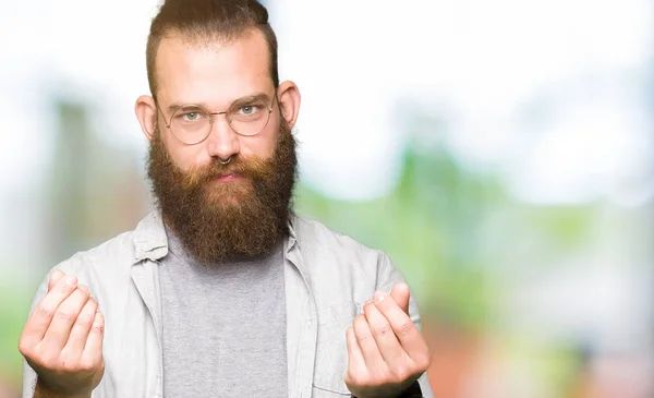 Junger Blonder Mann Mit Brille Macht Geld Geste Mit Der — Stockfoto