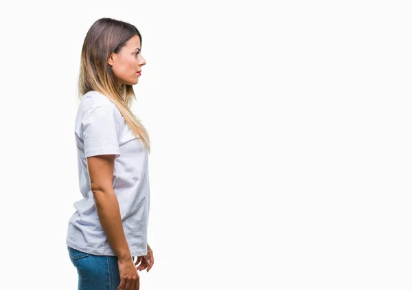 Joven Hermosa Mujer Casual Camiseta Blanca Sobre Fondo Aislado Mirando —  Fotos de Stock