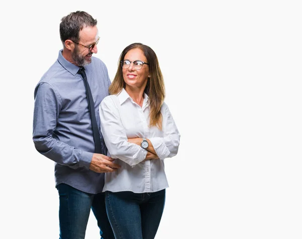 Couple Hispanique Moyen Âge Amoureux Portant Des Lunettes Sur Fond — Photo