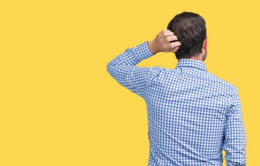 Yakışıklı orta yaş zarif komuta sizde izole arka plan geriye düşünme hakkında şüphe kafasına el ile üzerinden