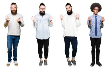 Grup için maaş ödeme, milyoner iş soran genç beyaz izole arka plan yapıyor para hareketi el ile üzerinden kolaj