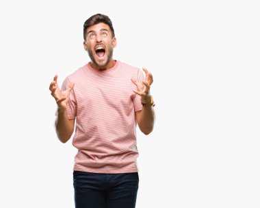 Genç yakışıklı adam izole arka plan çılgın ve kızgın bağırarak ve agresif ifade ve silah kaldırdı bağırıyor. Hayal kırıklığı kavramı.