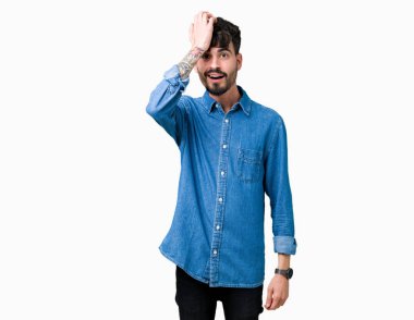 Yakışıklı delikanlı izole arka kafasına hata için el ile sürpriz üzerinde hata hatırlıyorum. Unuttum, kötü bellek kavramı.