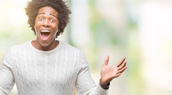 Hombre Afroamericano Sobre Fondo Aislado Celebrando Loco Sorprendido Por Éxito — Foto de Stock