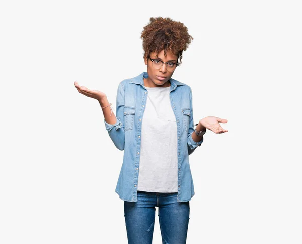 Hermosa Mujer Afroamericana Joven Con Gafas Sobre Fondo Aislado Expresión — Foto de Stock