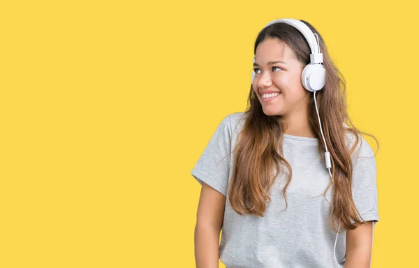 Νεαρή Όμορφη Γυναίκα Φορώντας Ακουστικά Ακούτε Μουσική Πέρα Από Απομονωμένο — Φωτογραφία Αρχείου