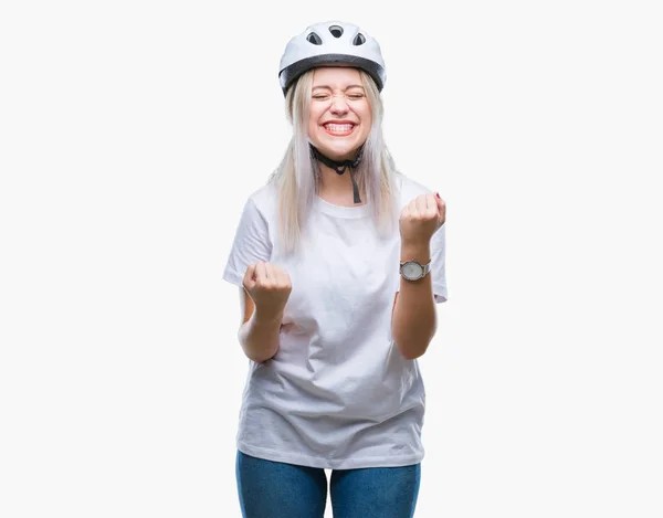 Jonge Blonde Vrouw Fietser Veiligheid Helm Dragen Geïsoleerde Achtergrond Erg — Stockfoto