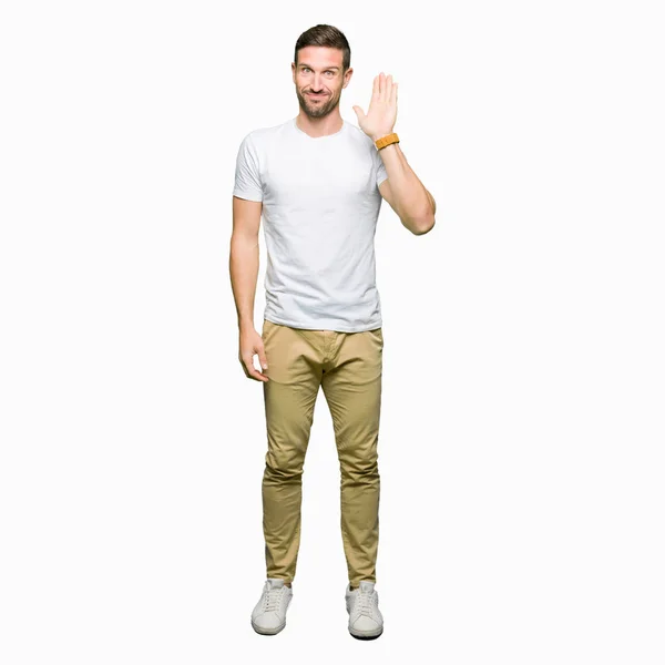 Bonito Homem Vestindo Casual Shirt Branca Waiving Dizendo Olá Feliz — Fotografia de Stock