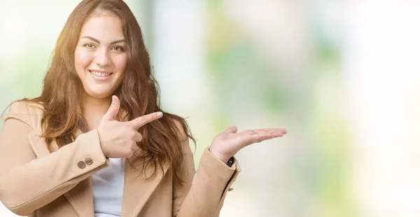 Bella Size Giovane Donna Che Indossa Cappotto Invernale Sfondo Isolato — Foto Stock