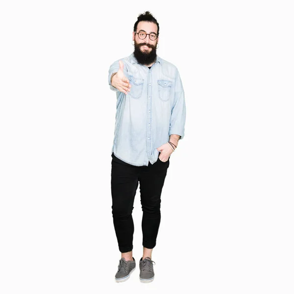 Jeune Homme Hipster Aux Cheveux Longs Barbe Portant Des Lunettes — Photo