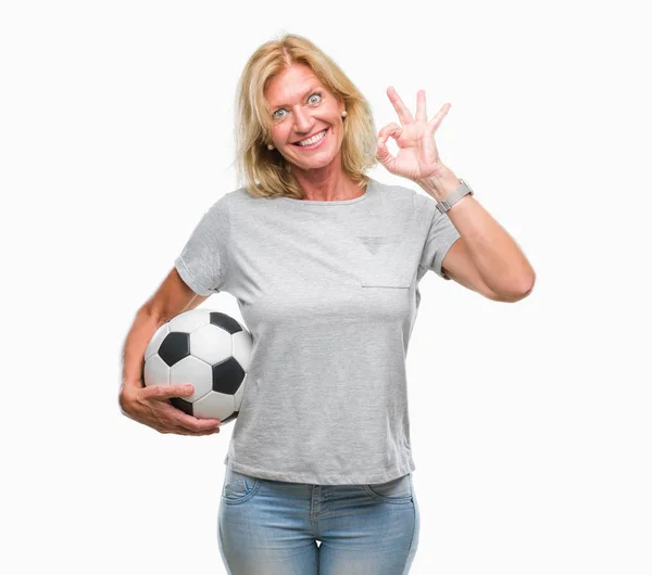 Donna Bionda Mezza Età Che Tiene Palla Calcio Sfondo Isolato — Foto Stock