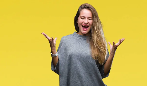 Jovem Bela Mulher Loira Sobre Fundo Isolado Celebrando Louco Louco — Fotografia de Stock