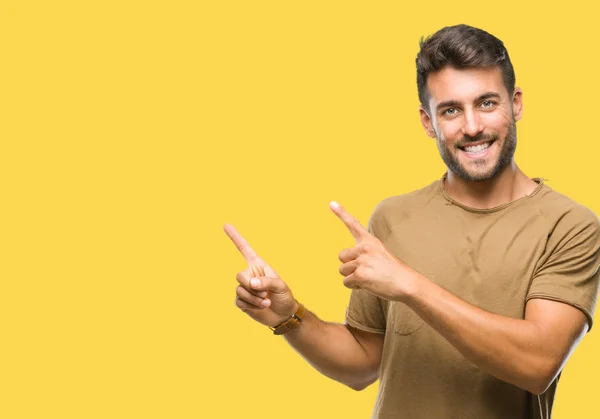 Joven Hombre Guapo Sobre Fondo Aislado Sonriendo Mirando Cámara Apuntando —  Fotos de Stock