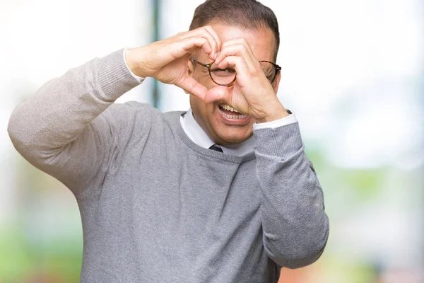 Mediana Edad Bussines Árabe Hombre Usando Gafas Sobre Aislado Fondo —  Fotos de Stock