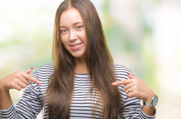 Unga Vackra Kaukasiska Kvinna Över Isolerade Bakgrund Ser Självsäker Med — Stockfoto