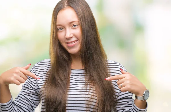 Joven Hermosa Mujer Caucásica Sobre Fondo Aislado Mirando Confiado Con — Foto de Stock