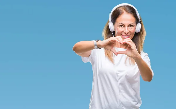 Hispanische Frau Mittleren Alters Hört Musik Und Trägt Kopfhörer Über — Stockfoto