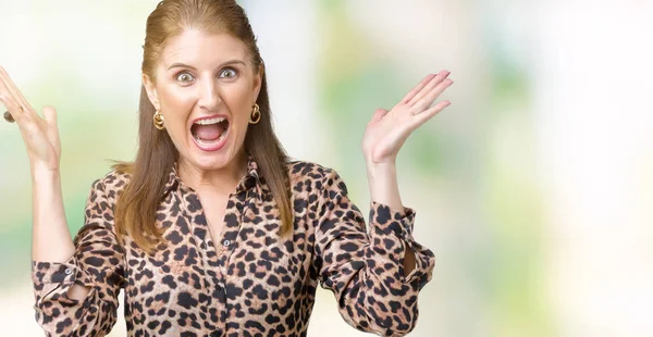 Schöne Reife Reiche Frau Mittleren Alters Leopardenkleid Vor Isoliertem Hintergrund — Stockfoto