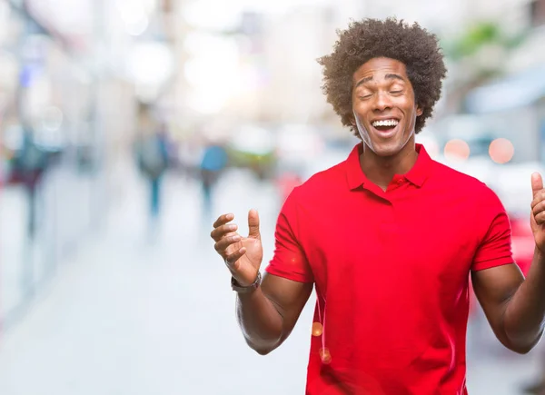 Hombre Afroamericano Sobre Fondo Aislado Celebrando Loco Loco Por Éxito —  Fotos de Stock