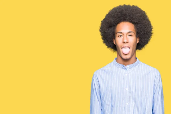 Młody African American Włosów Afro Trzymanie Języka Out Wyrażenie Zabawny — Zdjęcie stockowe