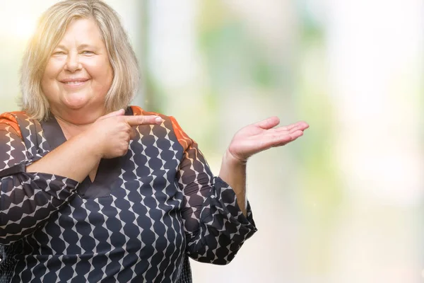 Senior Size Kaukasierin Über Isoliertem Hintergrund Erstaunt Und Lächelnd Die — Stockfoto