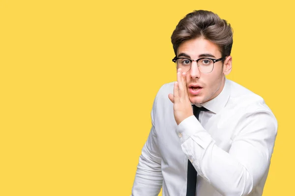 Jovem Homem Negócios Usando Óculos Sobre Fundo Isolado Mão Boca — Fotografia de Stock