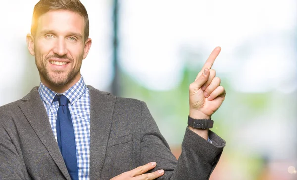 Schöner Geschäftsmann Anzug Und Krawatte Mit Einem Breiten Lächeln Gesicht — Stockfoto