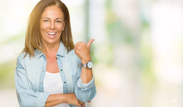 Donna Adulta Mezza Età Che Indossa Camicia Jeans Casual Sfondo — Foto Stock