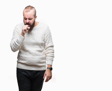 Duygu iyi ve soğuk veya bronşit için semptom olarak öksürük izole arka plan üzerinde kış kazak giyen genç beyaz hipster adam. Sağlık kavramı.