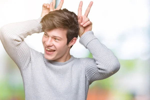 Jovem Homem Bonito Vestindo Camisola Inverno Sobre Fundo Isolado Posando — Fotografia de Stock