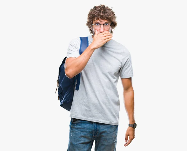 Bonito Estudante Hispânico Vestindo Mochila Óculos Sobre Fundo Isolado Chocado — Fotografia de Stock