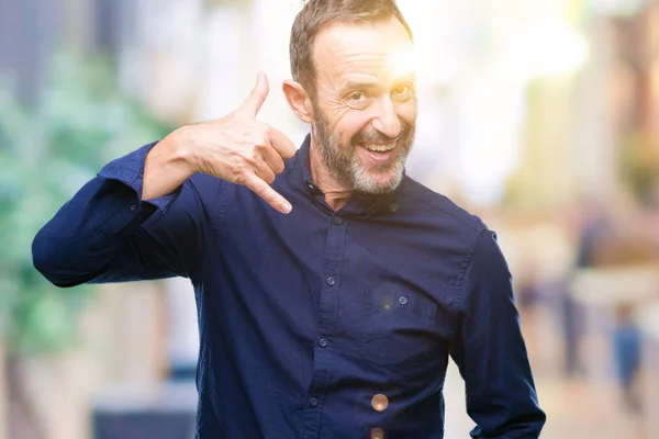 Edad Media Hoary Hombre Mayor Sobre Fondo Aislado Sonriendo Haciendo — Foto de Stock