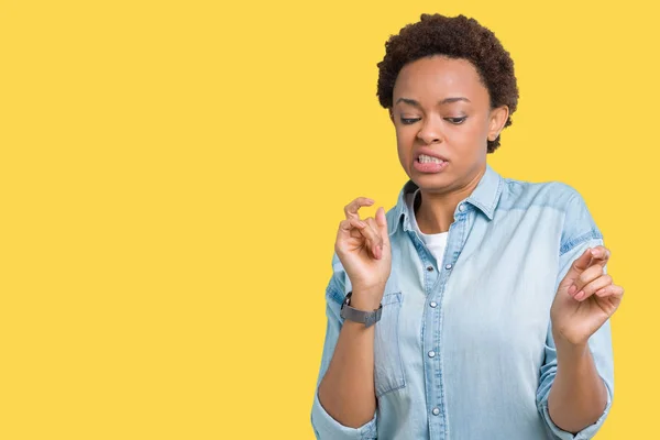 Jovem Bela Mulher Afro Americana Sobre Fundo Isolado Expressão Repugnante — Fotografia de Stock