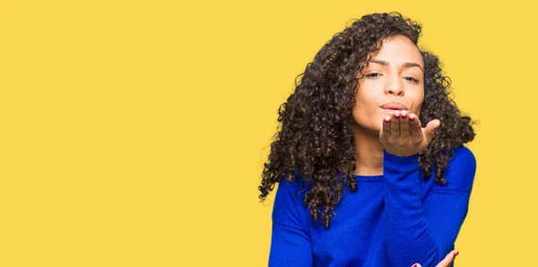 Young Beautiful Woman Curly Hair Wearing Winter Sweater Looking Camera — Stock Photo, Image