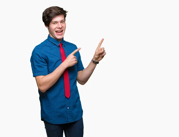 Jovem Homem Negócios Bonito Vestindo Gravata Vermelha Sobre Fundo Isolado — Fotografia de Stock
