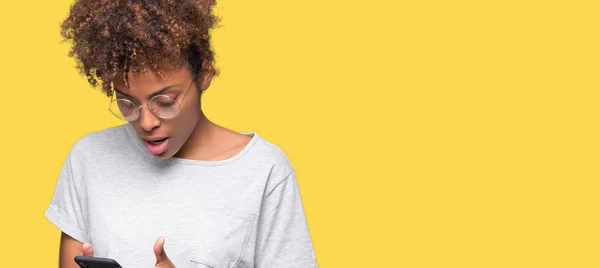 Young African American Woman Using Smartphone Isolated Background Scared Shock — Stock Photo, Image