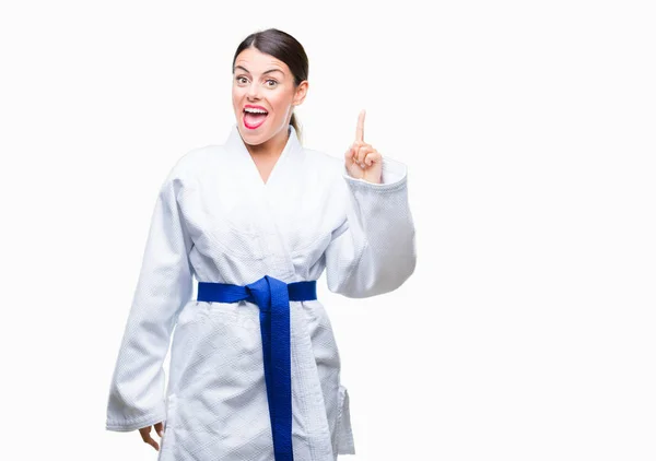 Jovem Mulher Bonita Vestindo Uniforme Kimono Karatê Sobre Fundo Isolado — Fotografia de Stock