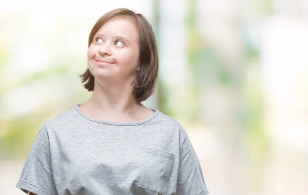 Giovane Donna Adulta Con Sindrome Sfondo Isolato Sorridente Guardando Lato — Foto Stock