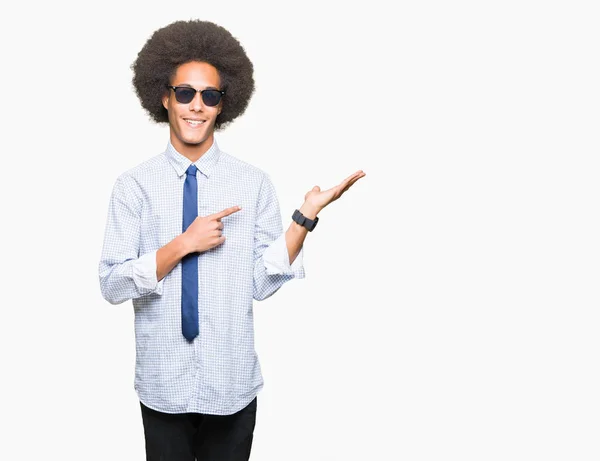 Young African American Business Man Afro Hair Wearing Sunglasses Amazed — Stock Photo, Image