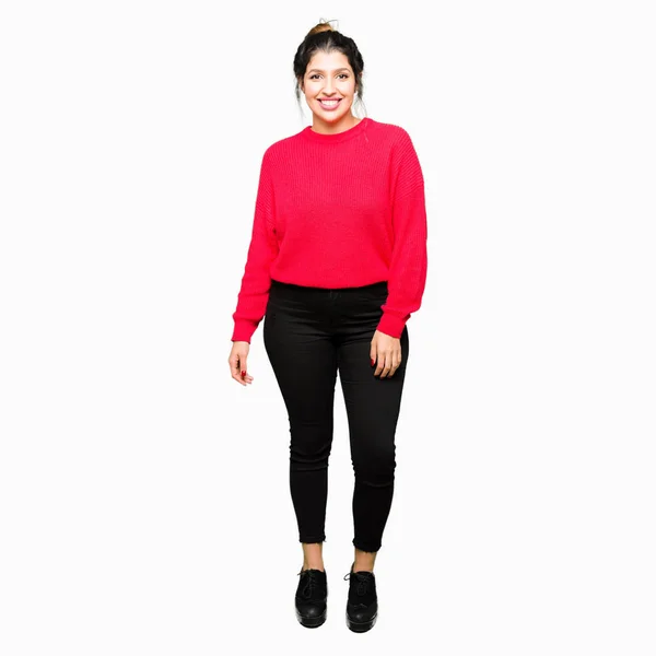Ung Vacker Kvinna Klädd Röd Tröja Och Bulle Med Glad — Stockfoto