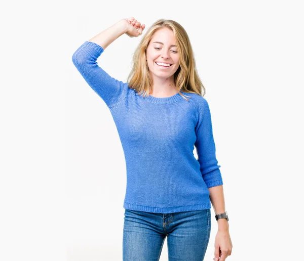 Vacker Ung Kvinna Klädd Blå Tröja Över Isolerade Bakgrund Dancing — Stockfoto