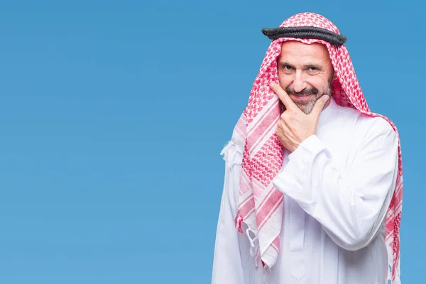 Magas Rangú Arab Ember Keffiyeh Elszigetelt Háttér Keresi Benne Kamera — Stock Fotó